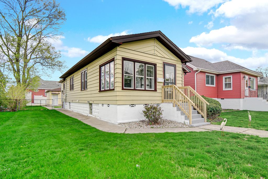 Photo of 648 Stewart Court, Whiting, IN 46394 (MLS # 837761)