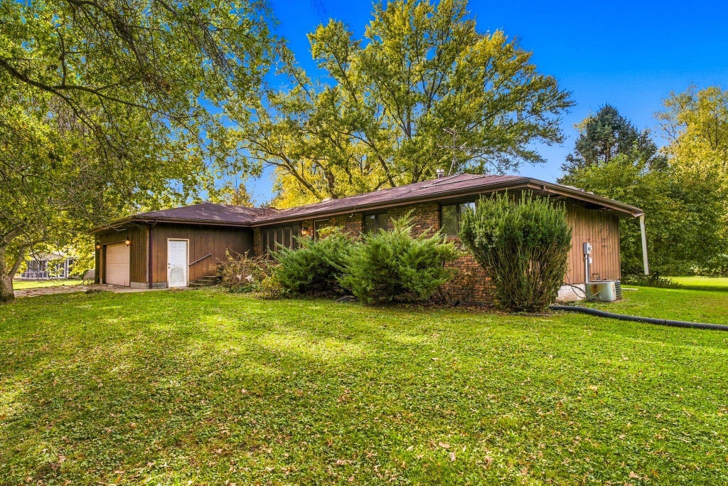 Photo of 1764 Elgin Street, Chesterton, IN 46304 (MLS # 847391)