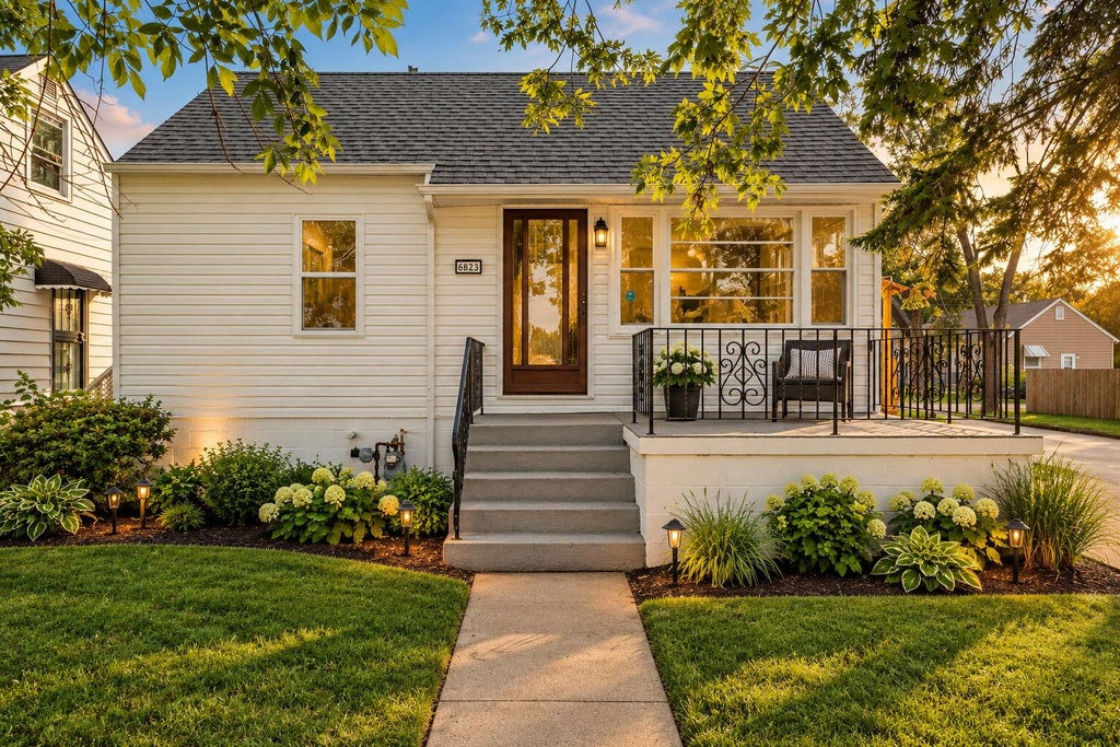 Photo of 6823 Columbia Avenue, Hammond, IN 46324 (MLS # 845019)