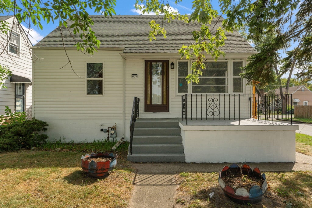 Photo of 6823 Columbia Avenue, Hammond, IN 46324 (MLS # 845019)