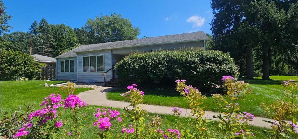 Photo of 925 Mayflower Road, La Porte, IN 46350 (MLS # 844321)