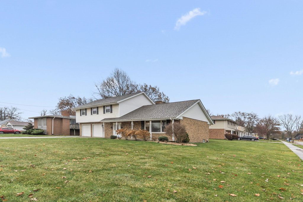 Photo of 2595 W 65th Avenue, Merrillville, IN 46410 (MLS # 831181)
