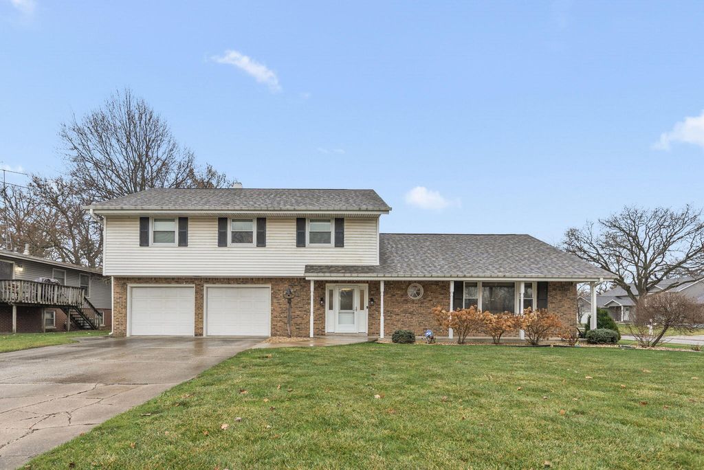 Photo of 2595 W 65th Avenue, Merrillville, IN 46410 (MLS # 831181)