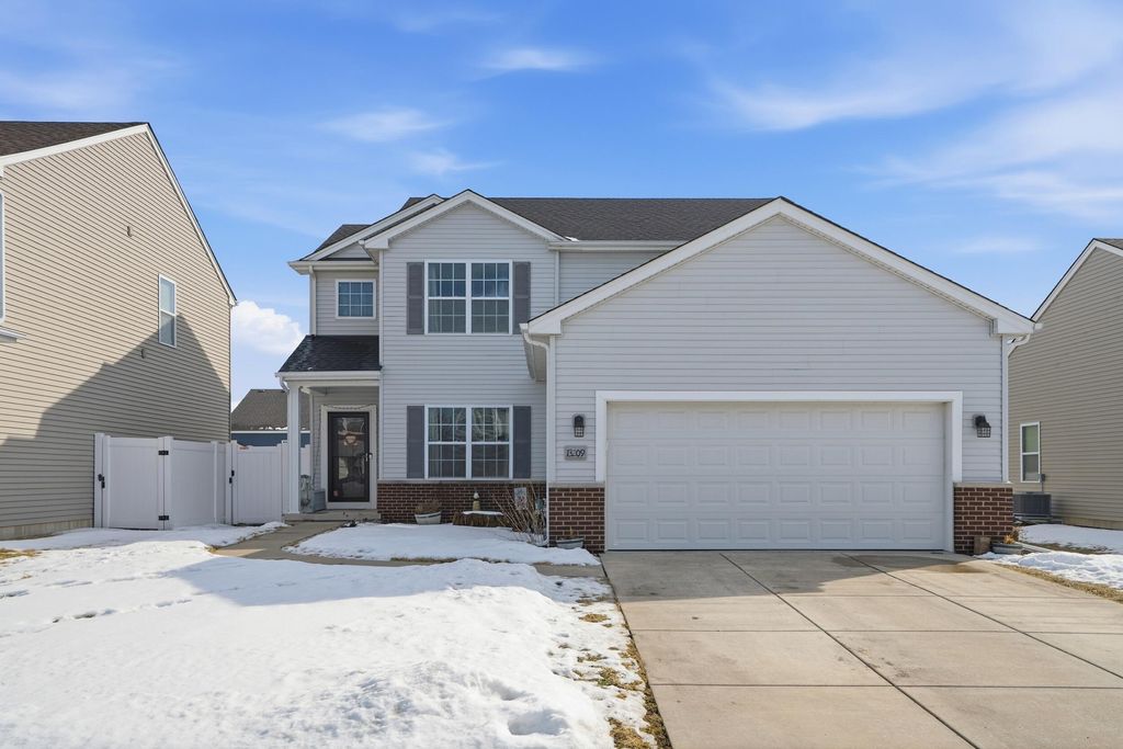 Photo of 13209 Roosevelt Place, Crown Point, IN 46307 (MLS # 833944)