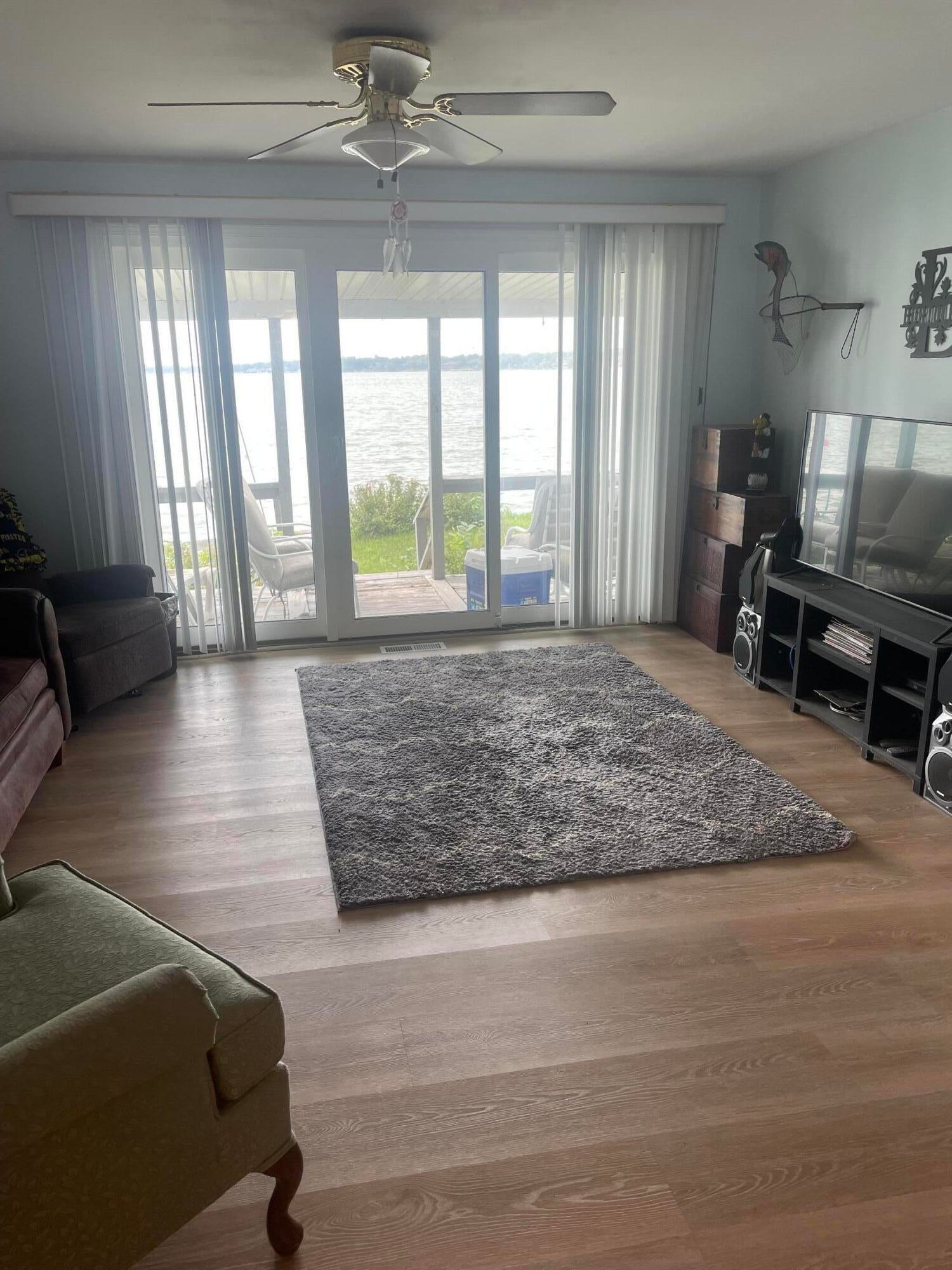 7707 Lake Shore Drive