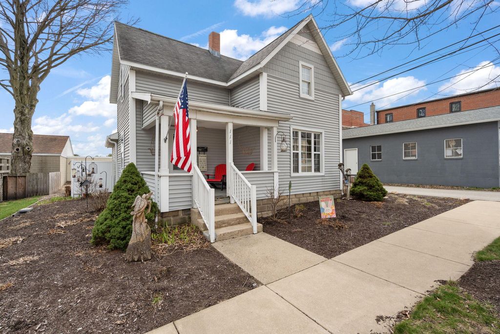 Photo of 111 E Washington Street, Culver, IN 46511 (MLS # 837161)