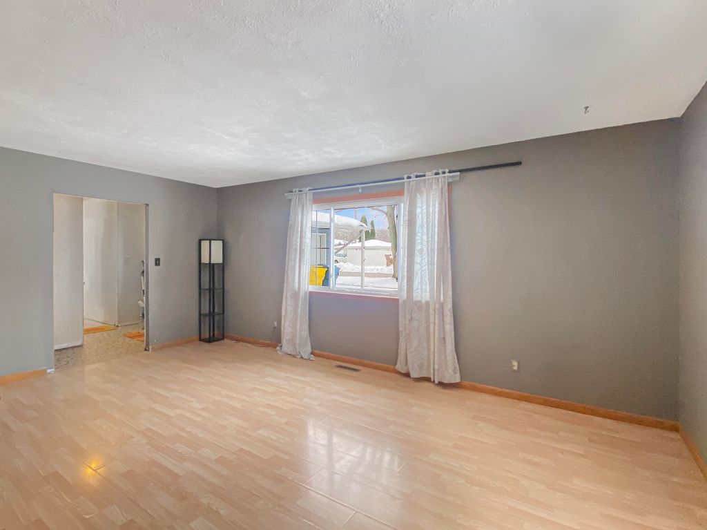 Photo of 703 N Glenwood Avenue, Griffith, IN 46319 (MLS # 831896)