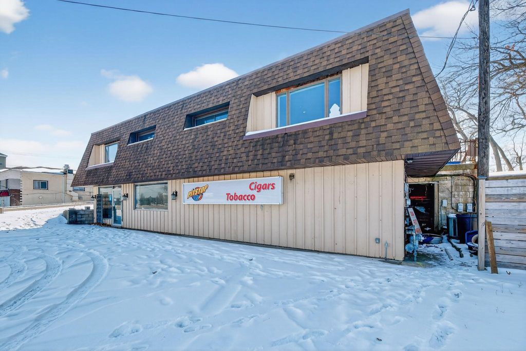 Photo of 1101 W Us Highway 30 Highway, Schererville, IN 46375 (MLS # 833687)