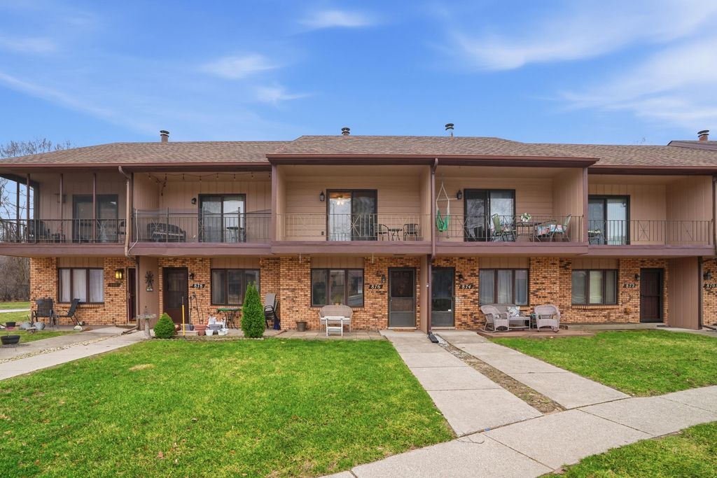 Photo of 876 Jordan Circle, Schererville, IN 46375 (MLS # 835240)