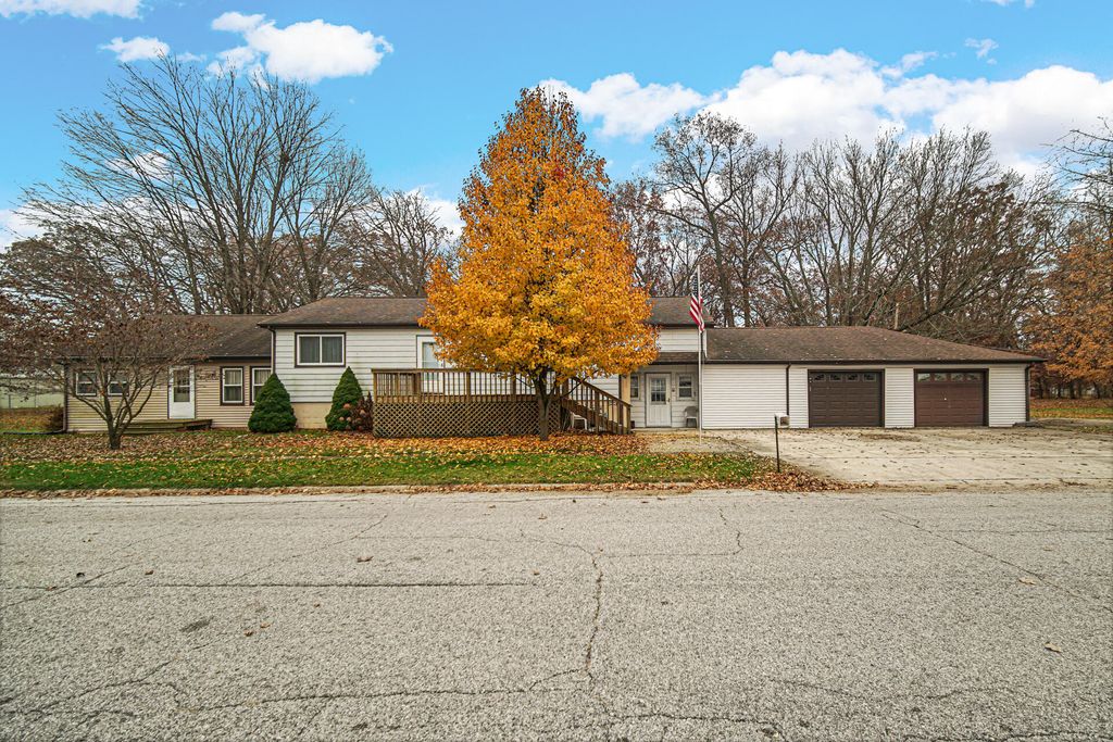 Photo of 415 Grenway Road, Kingsford Heights, IN 46346 (MLS # 831242)