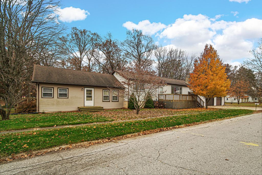 Photo of 415 Grenway Road, Kingsford Heights, IN 46346 (MLS # 831242)