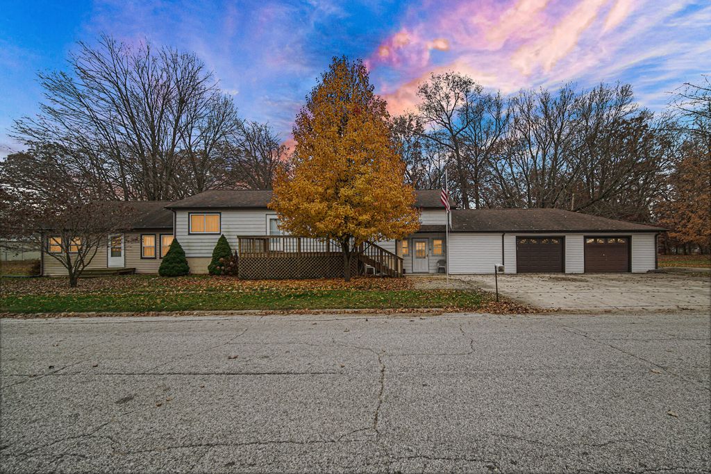 Photo of 415 Grenway Road, Kingsford Heights, IN 46346 (MLS # 831242)