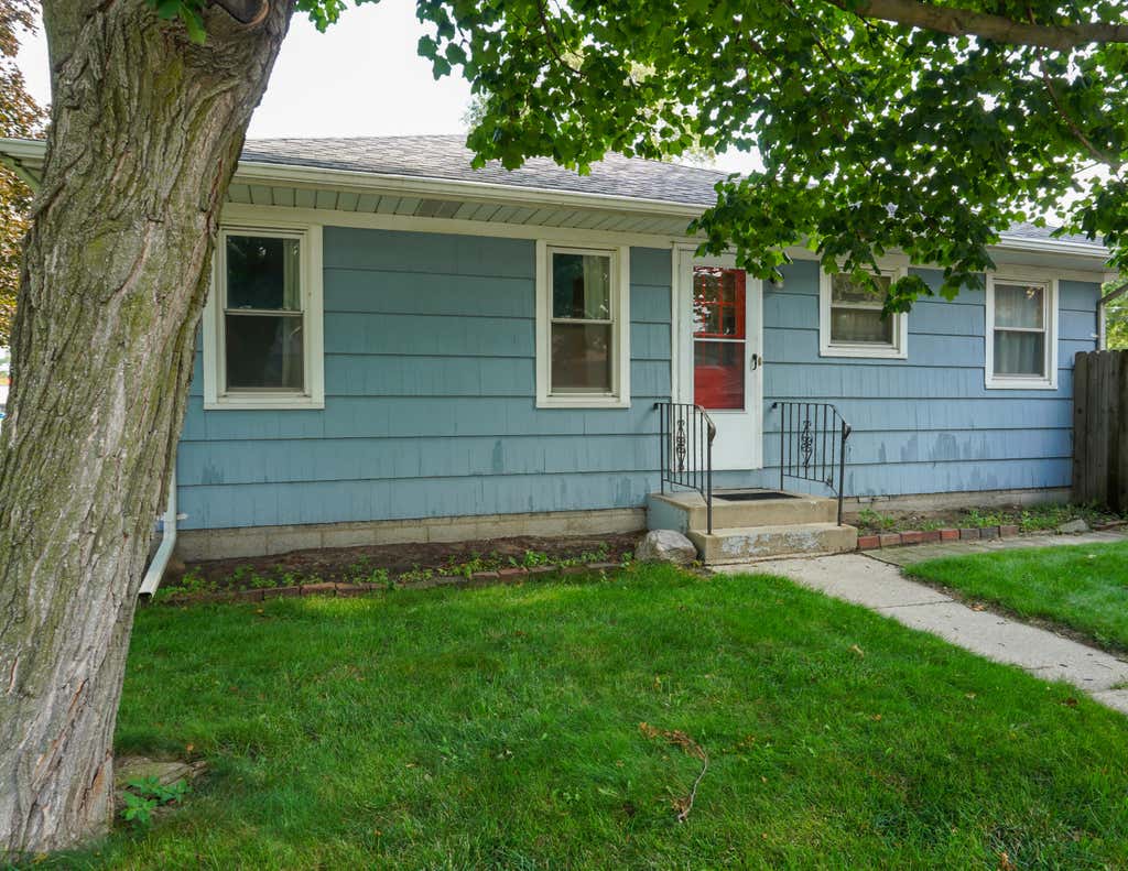 Photo of 803 N Broad Street, Griffith, IN 46319 (MLS # 842489)