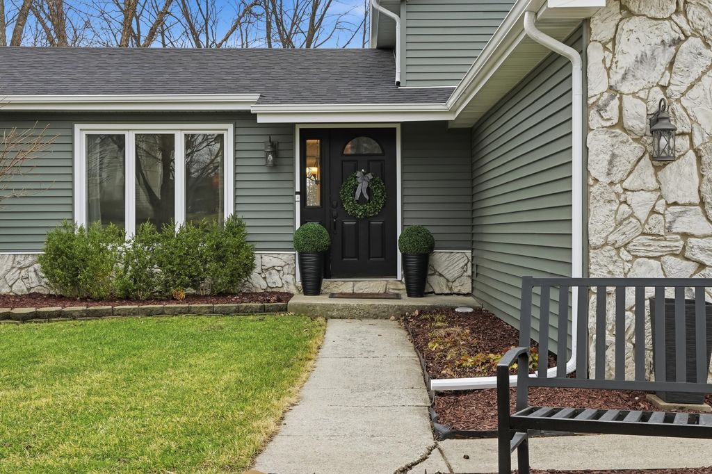 Photo of 4042 Burning Tree Court, Crown Point, IN 46307 (MLS # 834371)