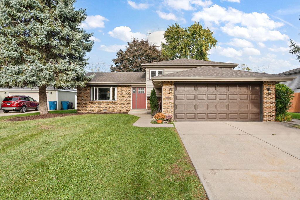 Photo of 2325 Hickory Drive, Dyer, IN 46311 (MLS # 830068)