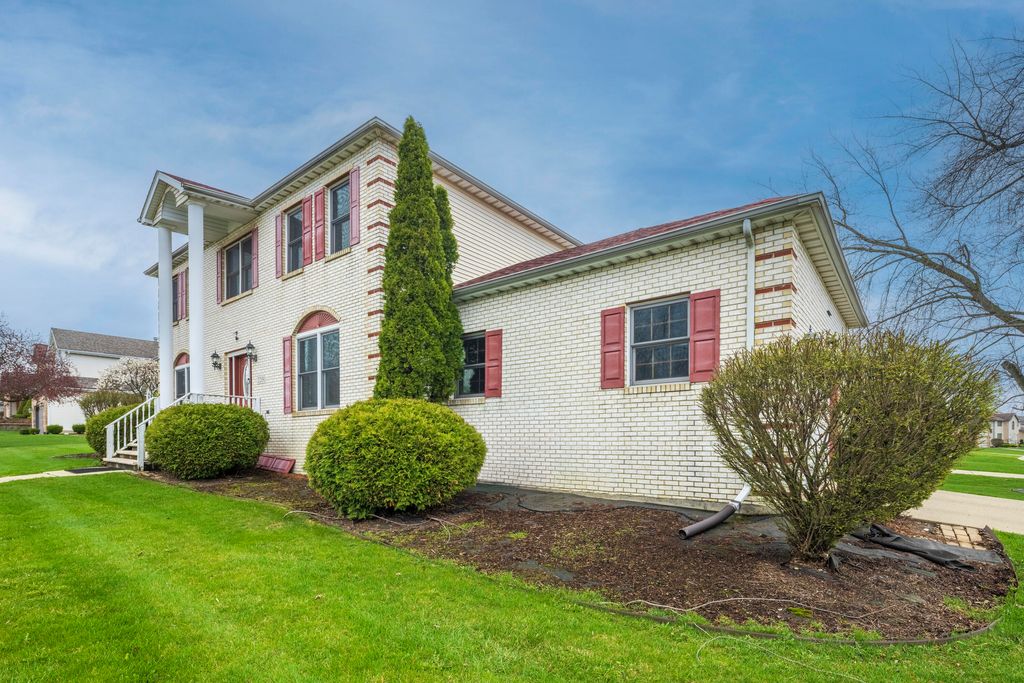 Photo of 2219 Ticonderoga Street, Schererville, IN 46375 (MLS # 837080)