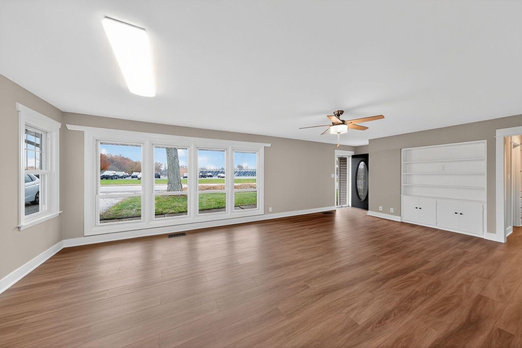 Photo of 1311 Roosevelt Road, Valparaiso, IN 46383 (MLS # 831162)