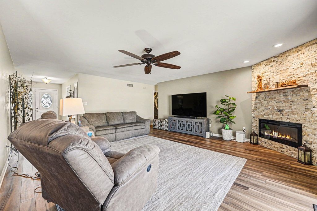 Photo of 1448 Cynthia Court, Schererville, IN 46375 (MLS # 835097)