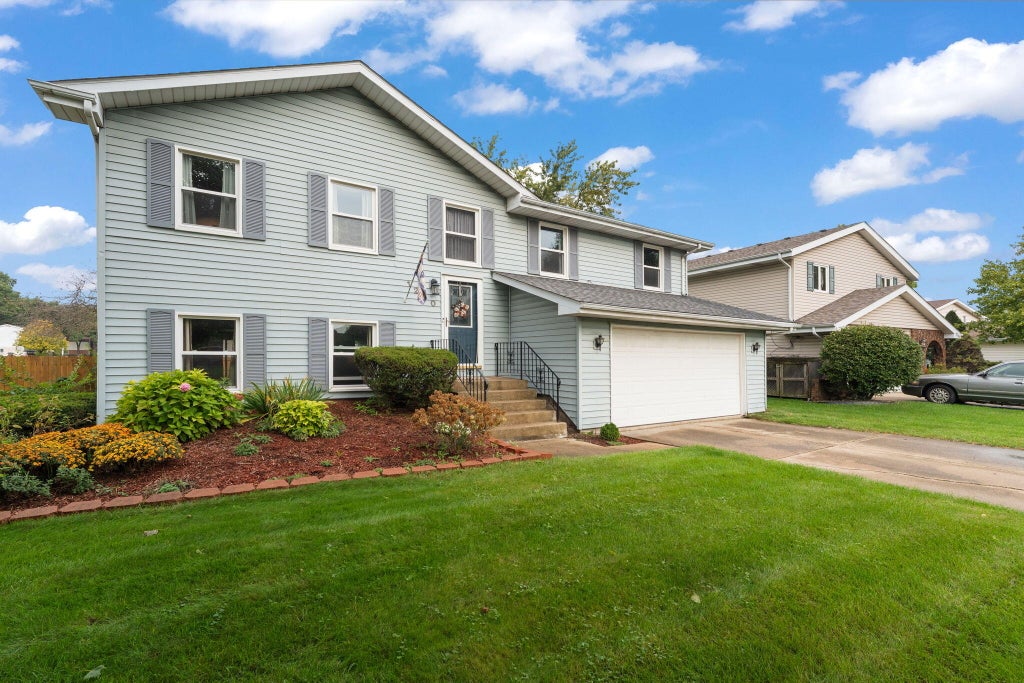 Photo of 1250 Woodhollow Court, Schererville, IN 46375 (MLS # 846270)