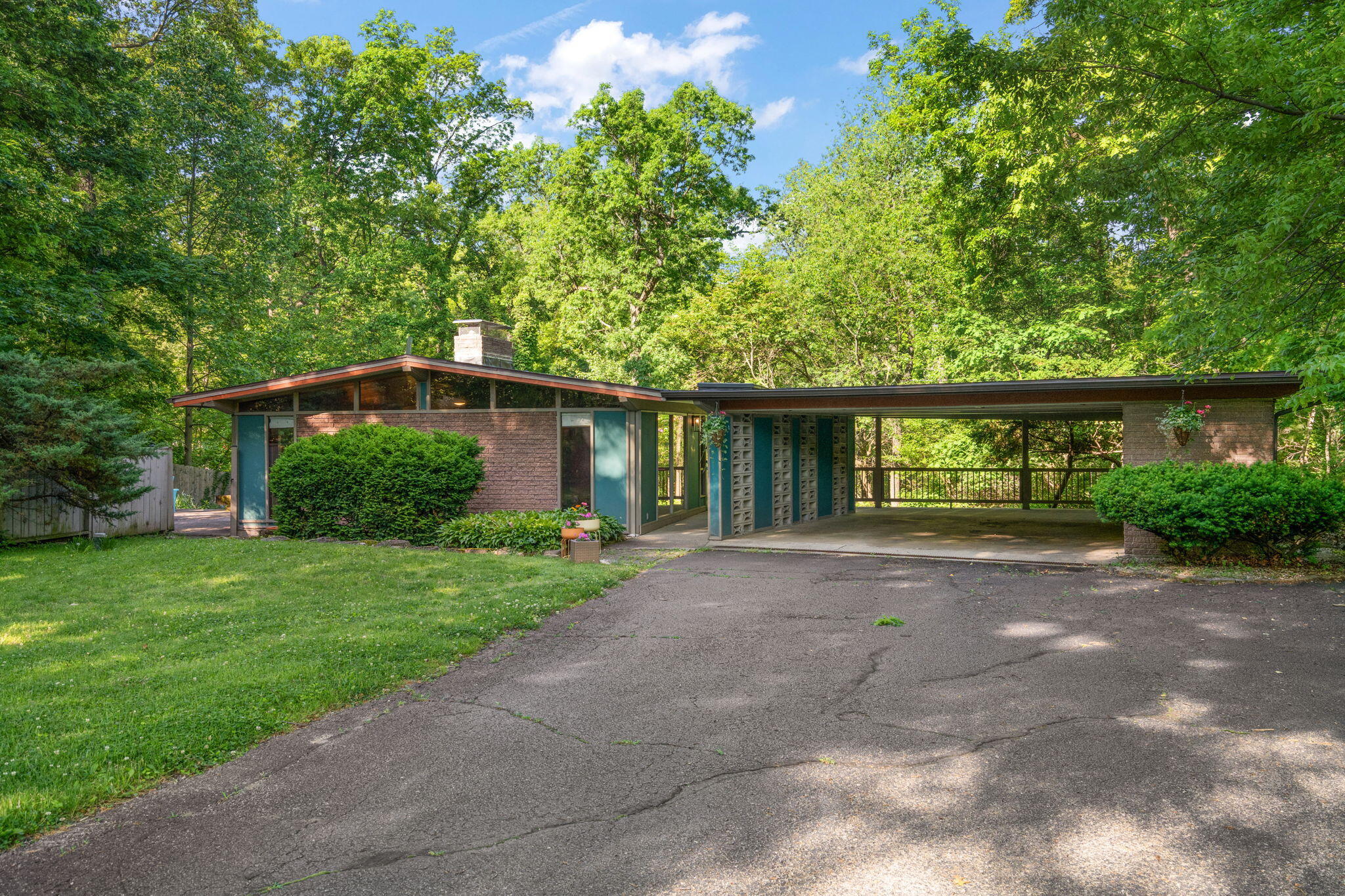1952 Woodridge Circle