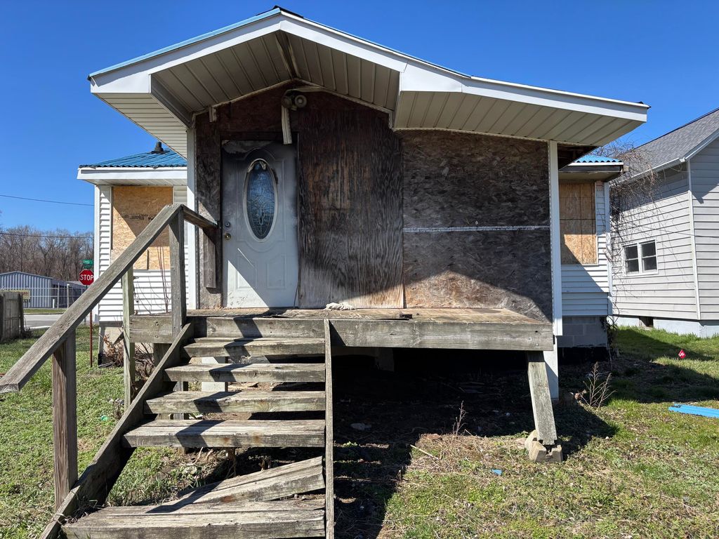 Photo of 2120 Ohio Street, Michigan City, IN 46360 (MLS # 836298)