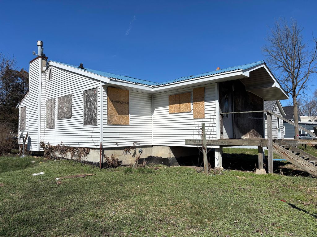 Photo of 2120 Ohio Street, Michigan City, IN 46360 (MLS # 836298)