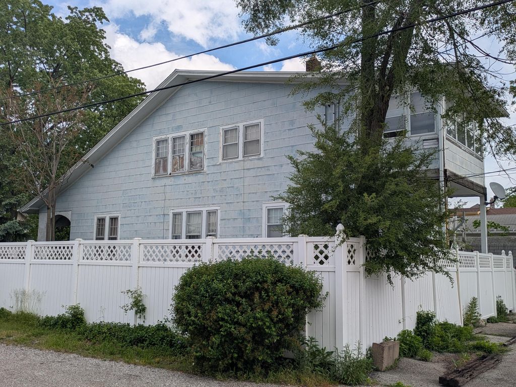 Photo of 115 Greenwood Avenue, Michigan City, IN 46360 (MLS # 839237)