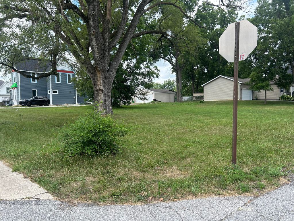 Photo of 799 E Burnham Street, Lowell, IN 46356 (MLS # 834329)