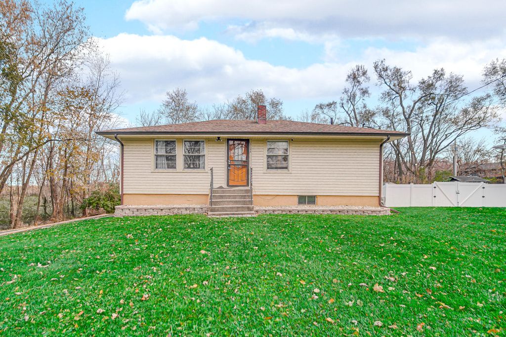 Photo of 7155 Carolina Street, Merrillville, IN 46410 (MLS # 831134)