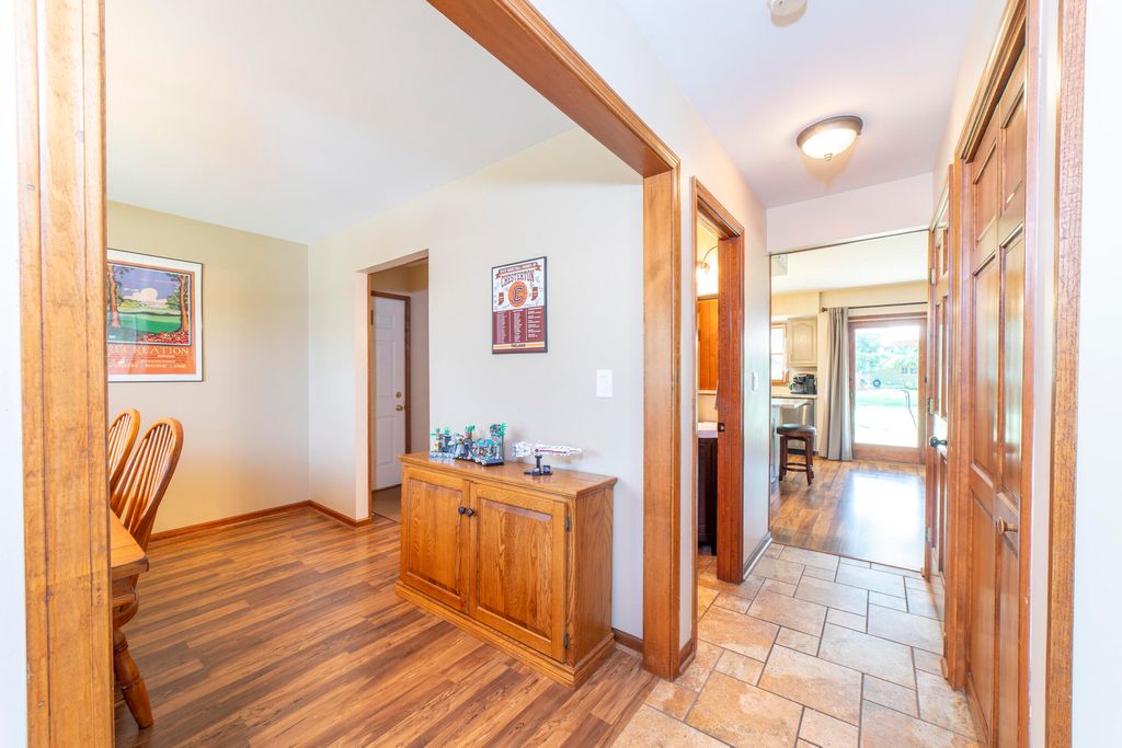 Photo of 910 Read Drive, Chesterton, IN 46304 (MLS # 837120)