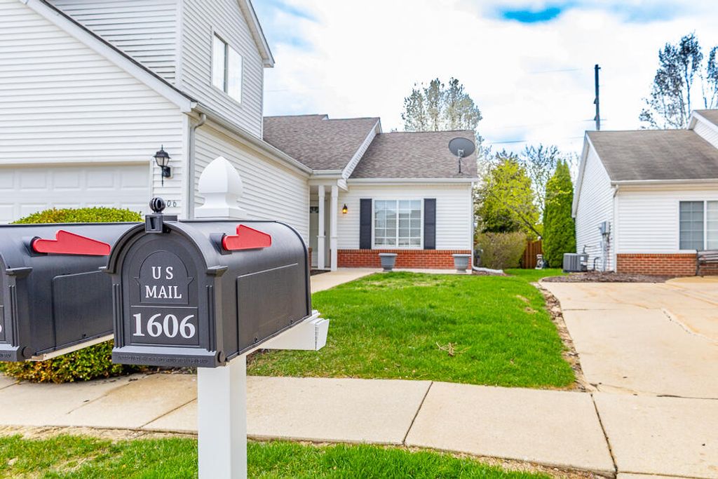 Photo of 1606 Geranium Circle, Valparaiso, IN 46383 (MLS # 836846)