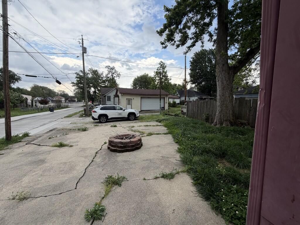 Photo of 236 N Vine Street, Muncie, IN 47305 (MLS # 839354)