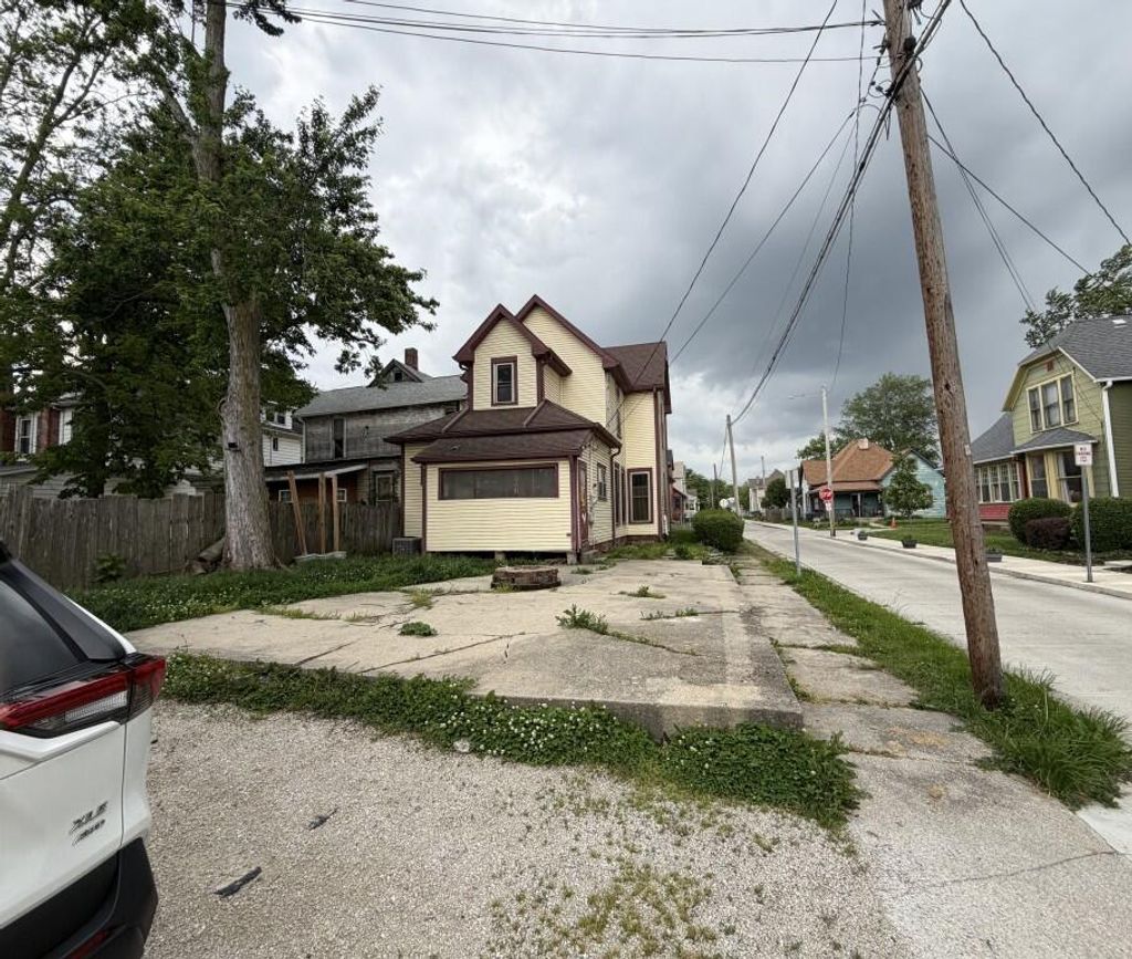 Photo of 236 N Vine Street, Muncie, IN 47305 (MLS # 839354)