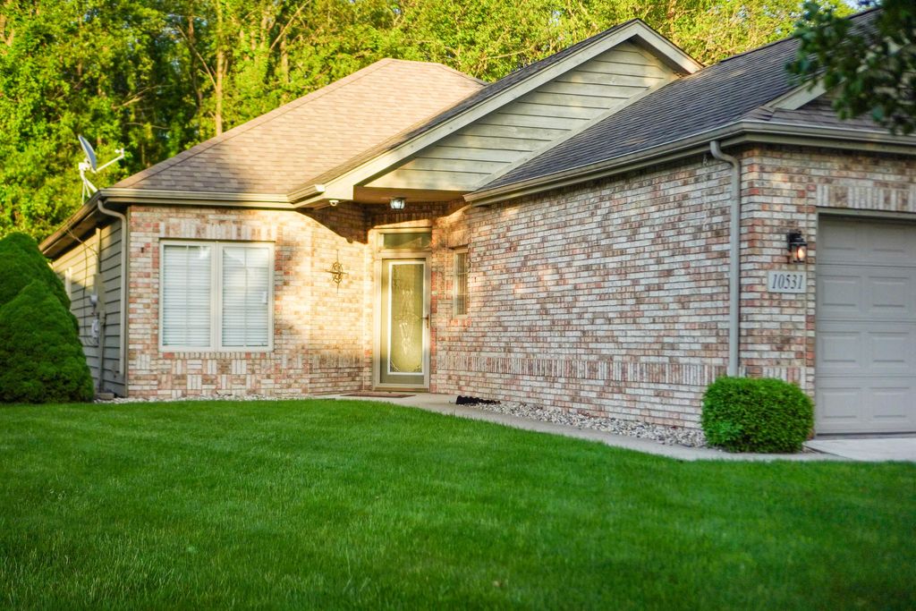 Photo of 10531 Ontario Drive, Crown Point, IN 46307 (MLS # 839345)