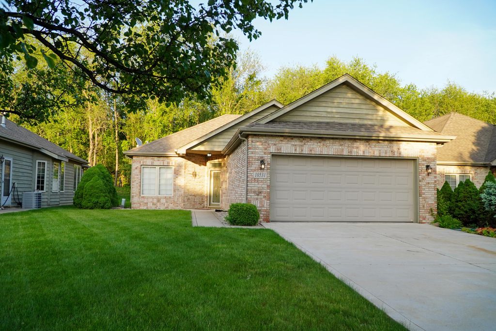 Photo of 10531 Ontario Drive, Crown Point, IN 46307 (MLS # 839345)
