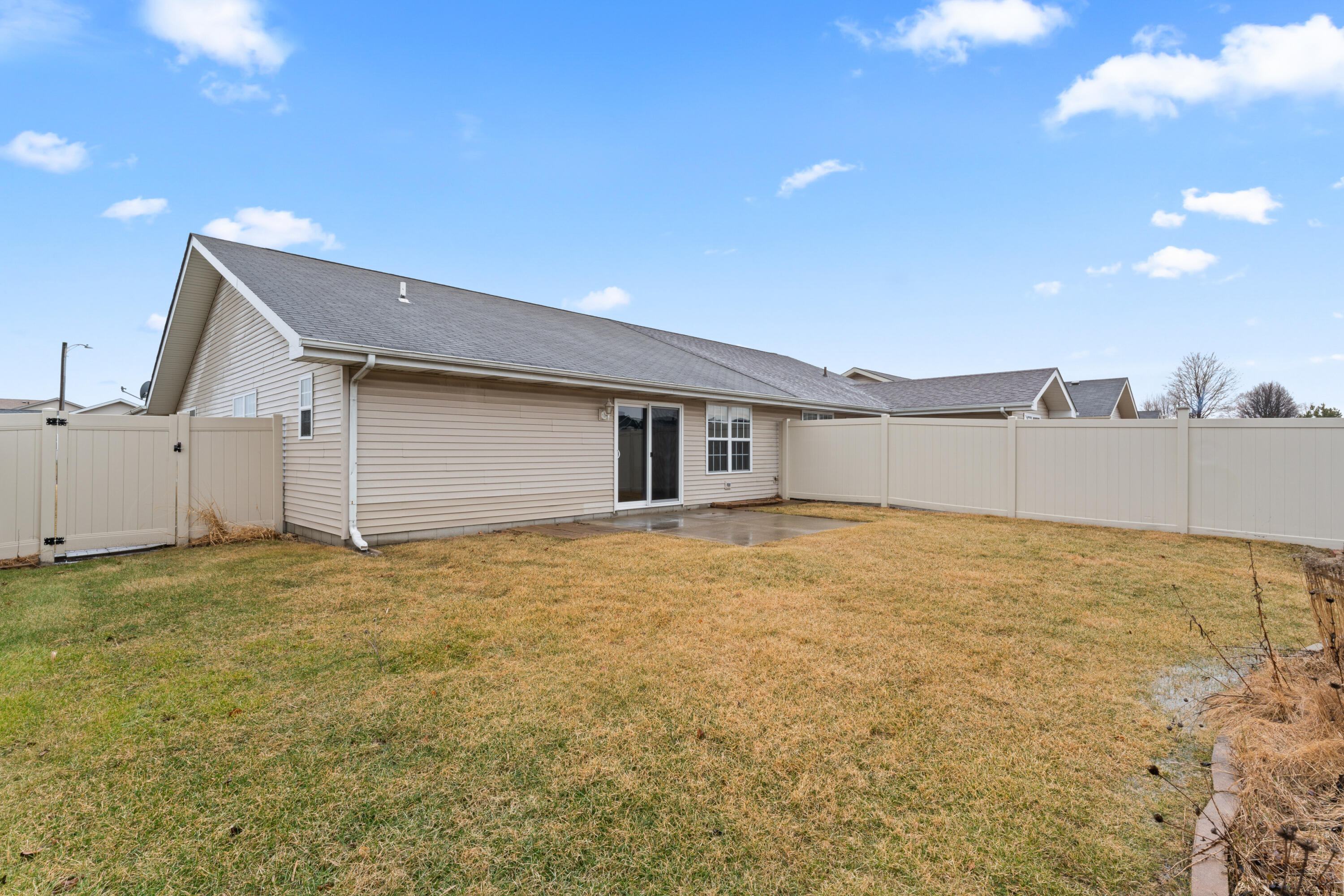 Schererville, Indiana 46375, United States, 2 Bedrooms Bedrooms, ,2 BathroomsBathrooms,Residential,Pending,84621