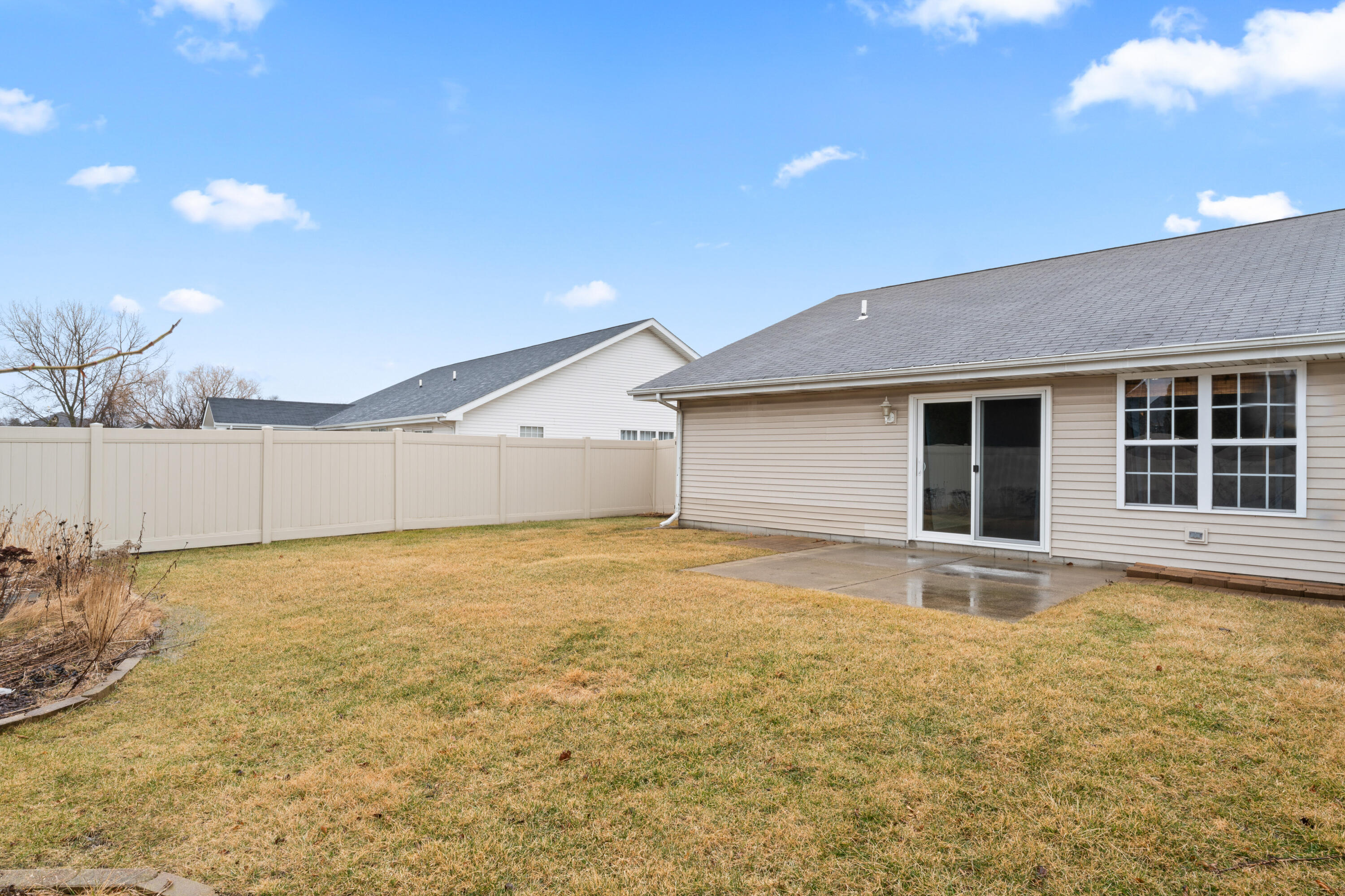 Schererville, Indiana 46375, United States, 2 Bedrooms Bedrooms, ,2 BathroomsBathrooms,Residential,Pending,84621