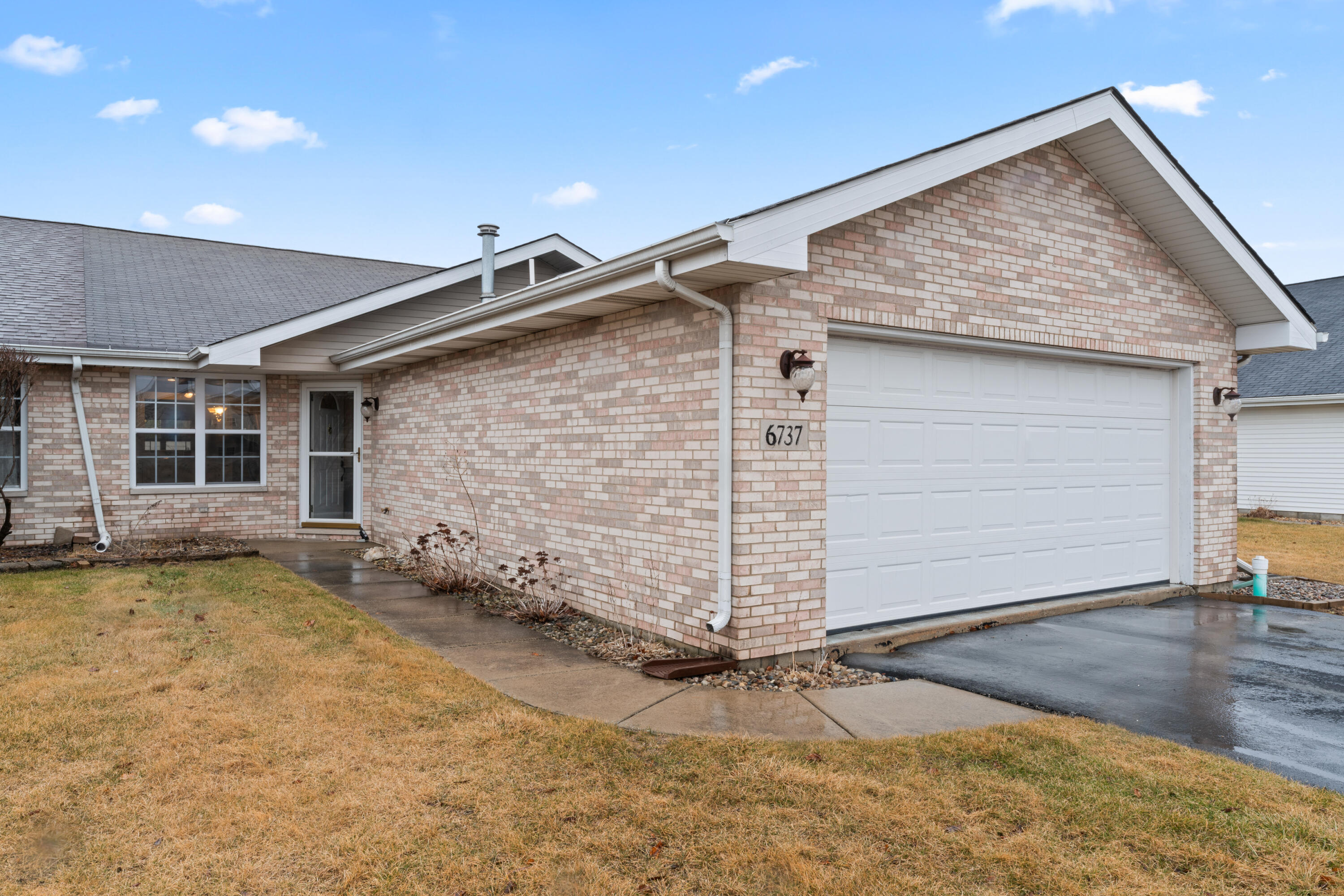 Schererville, Indiana 46375, United States, 2 Bedrooms Bedrooms, ,2 BathroomsBathrooms,Residential,Pending,84621