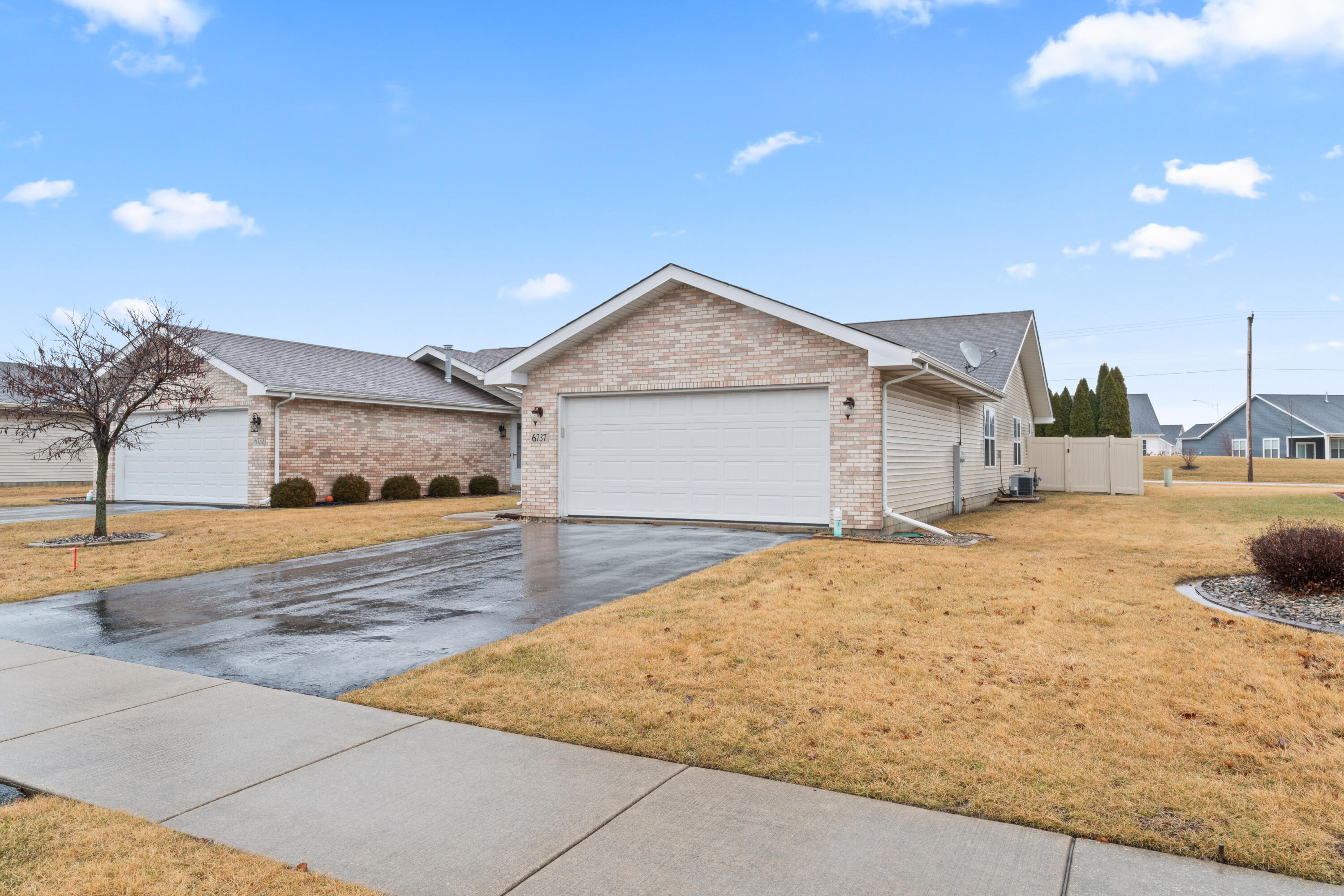 Schererville, Indiana 46375, United States, 2 Bedrooms Bedrooms, ,2 BathroomsBathrooms,Residential,Pending,84621