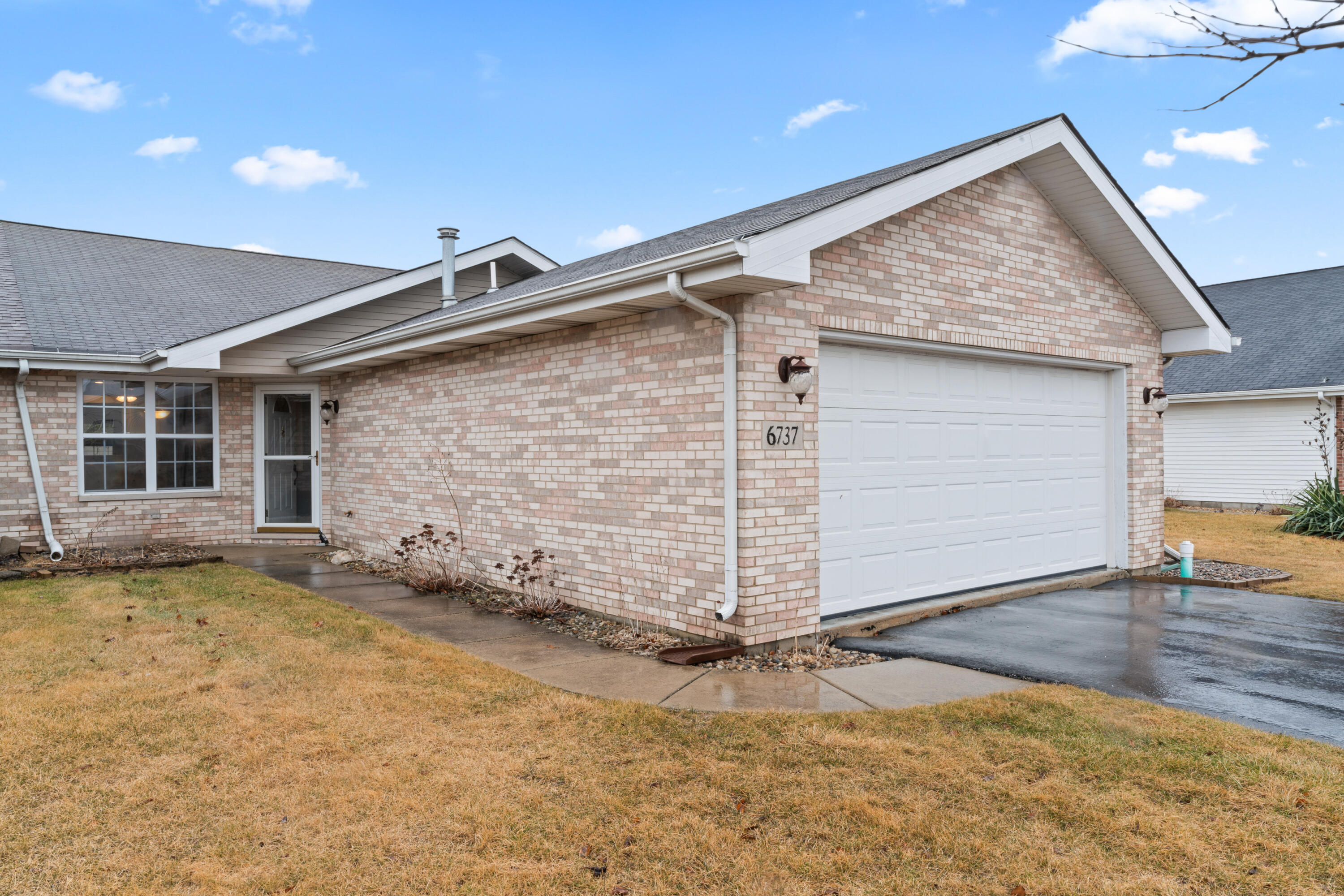 Schererville, Indiana 46375, United States, 2 Bedrooms Bedrooms, ,2 BathroomsBathrooms,Residential,Pending,84621