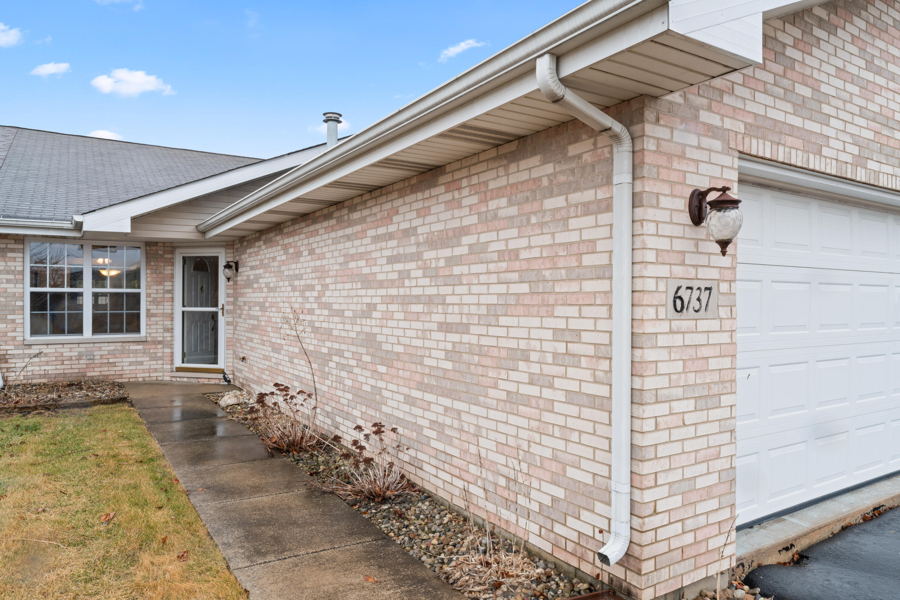 Schererville, Indiana 46375, United States, 2 Bedrooms Bedrooms, ,2 BathroomsBathrooms,Residential,Pending,84621