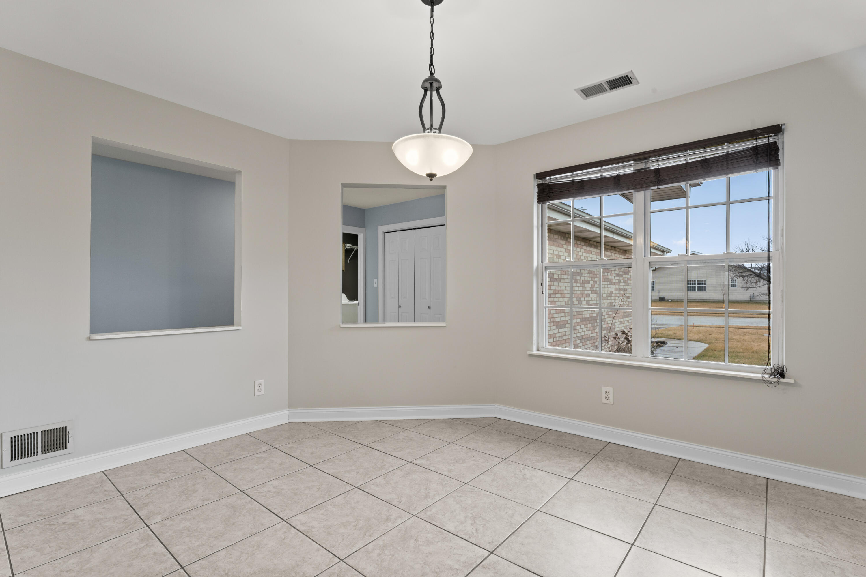 Schererville, Indiana 46375, United States, 2 Bedrooms Bedrooms, ,2 BathroomsBathrooms,Residential,Pending,84621