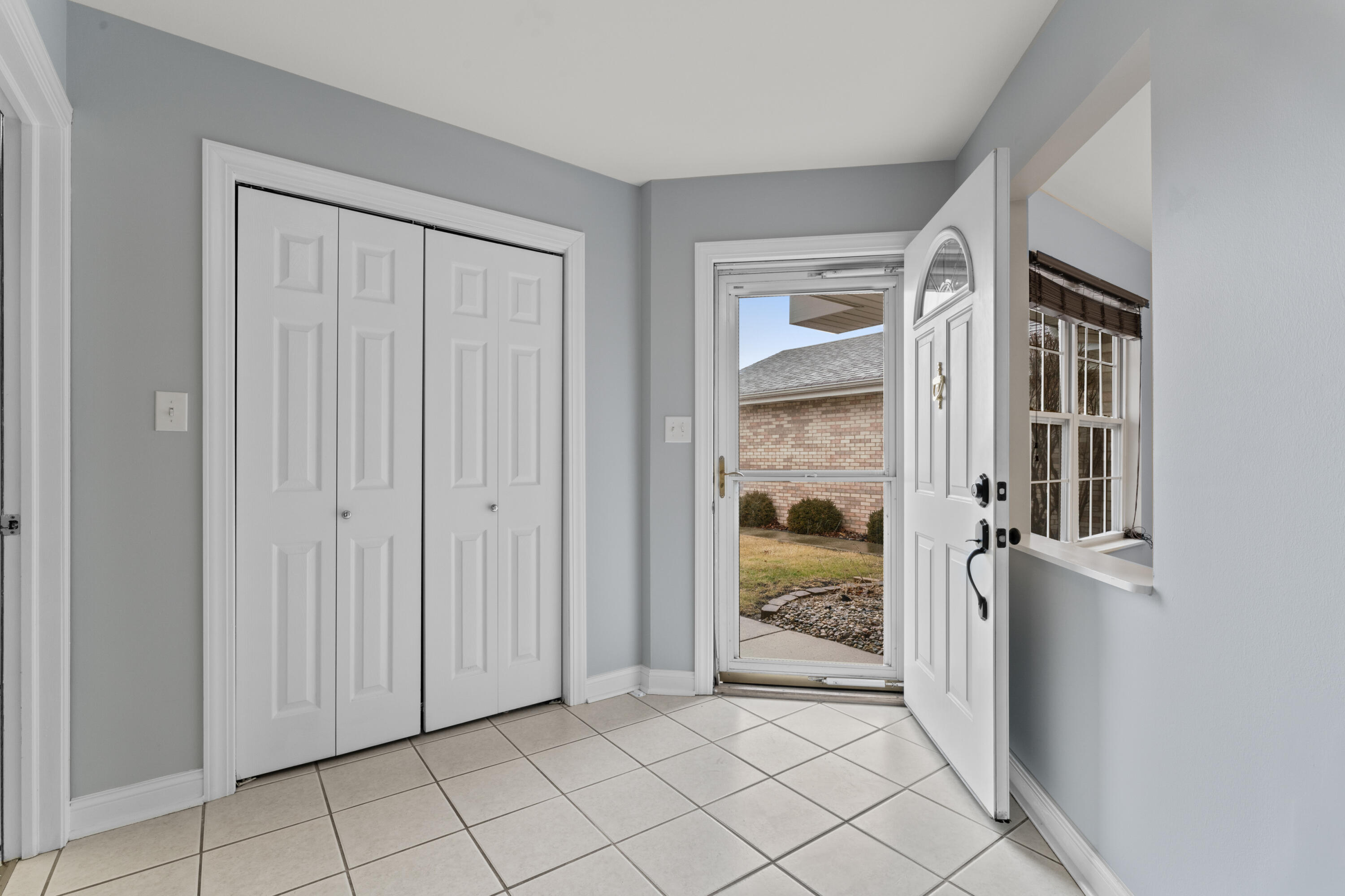 Schererville, Indiana 46375, United States, 2 Bedrooms Bedrooms, ,2 BathroomsBathrooms,Residential,Pending,84621