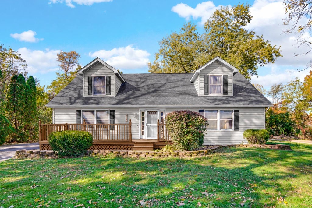 Photo of 902 S Lake Park Avenue, Hobart, IN 46342 (MLS # 847403)