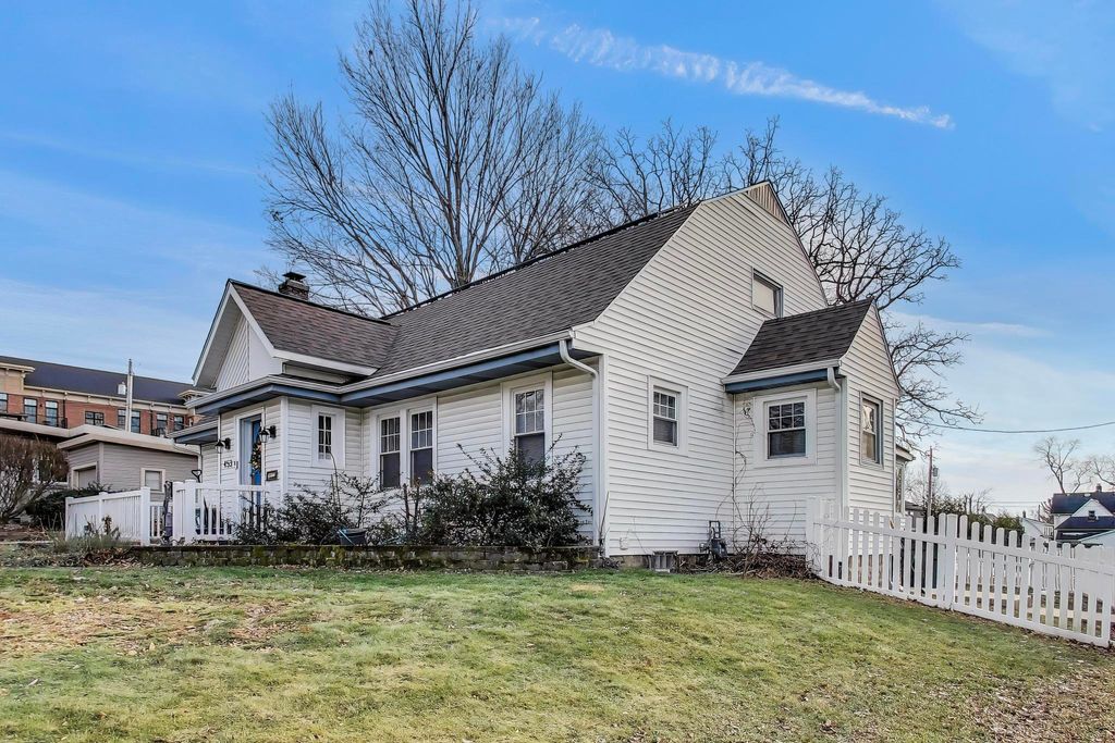 Photo of 453 Chestnut Street, Valparaiso, IN 46385 (MLS # 832099)