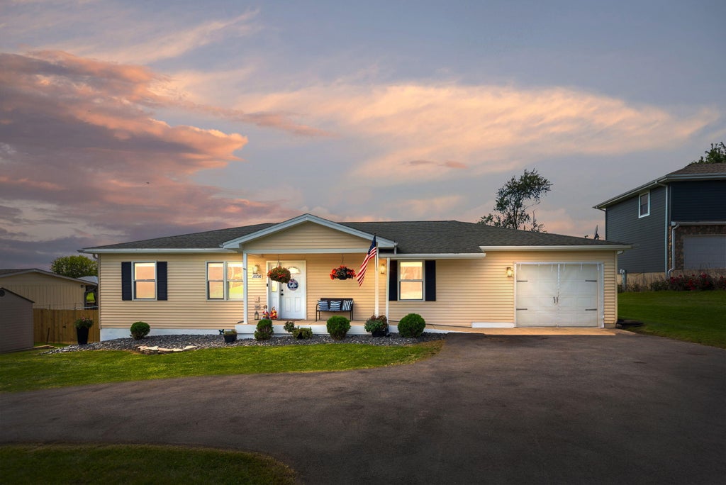 Photo of 10736 Forestdale Street, Saint John, IN 46373 (MLS # 844622)