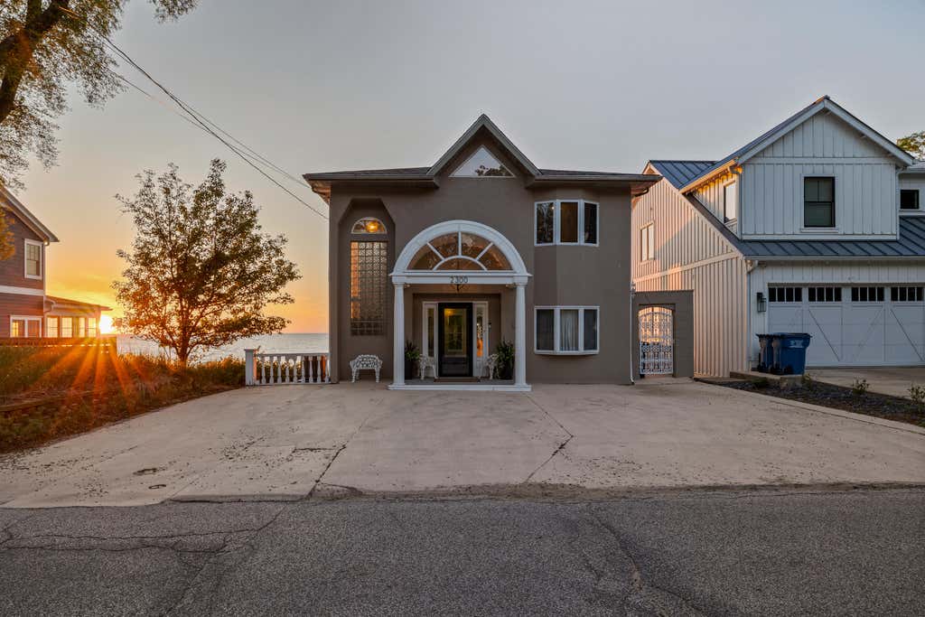 Photo of 2300 Lake Shore Drive, Long Beach, IN 46360 (MLS # 839855)