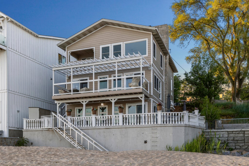 Photo of 2300 Lake Shore Drive, Long Beach, IN 46360 (MLS # 839855)