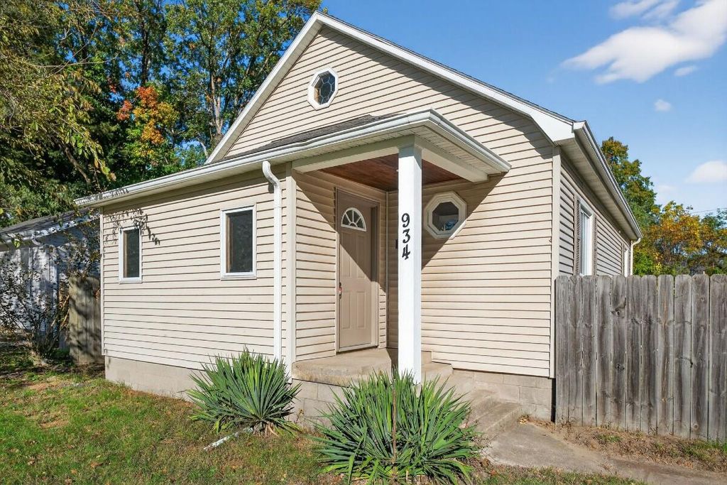 Photo of 934 E 28th Avenue, Lake Station, IN 46405 (MLS # 830247)