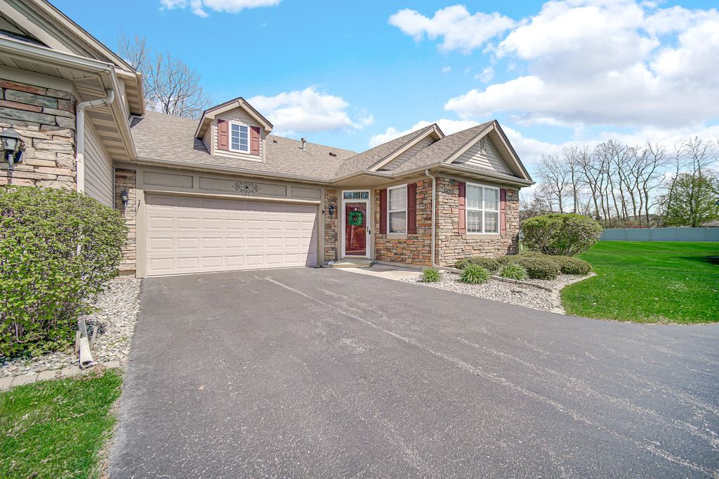 Photo of 1307 Marigold Place, Schererville, IN 46375 (MLS # 837405)